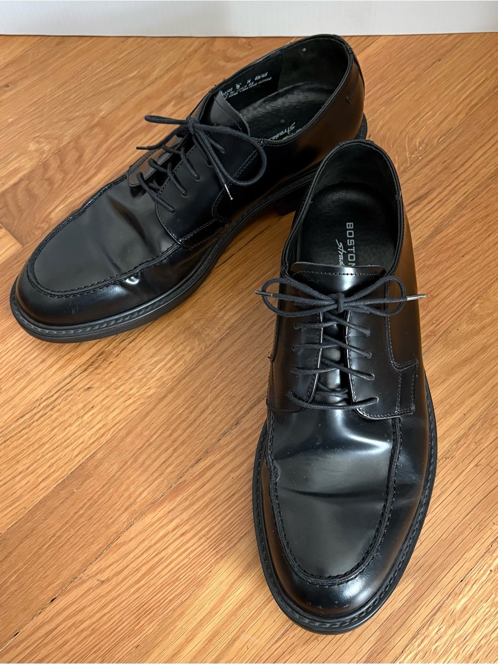 Bostonian Black Leather Lace-Up Oxfords